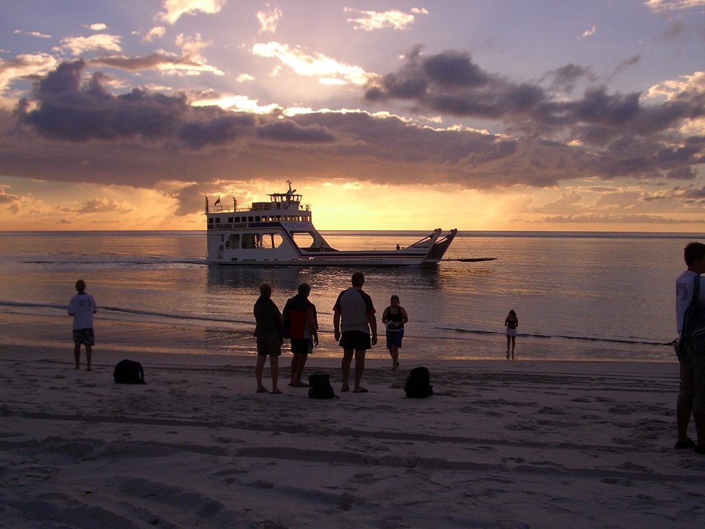 Arrival of the ferry on Fraser Island