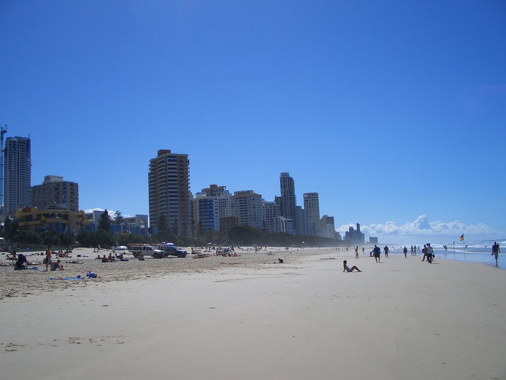 Gold coast: 30 km skyscrapers, beach and waves