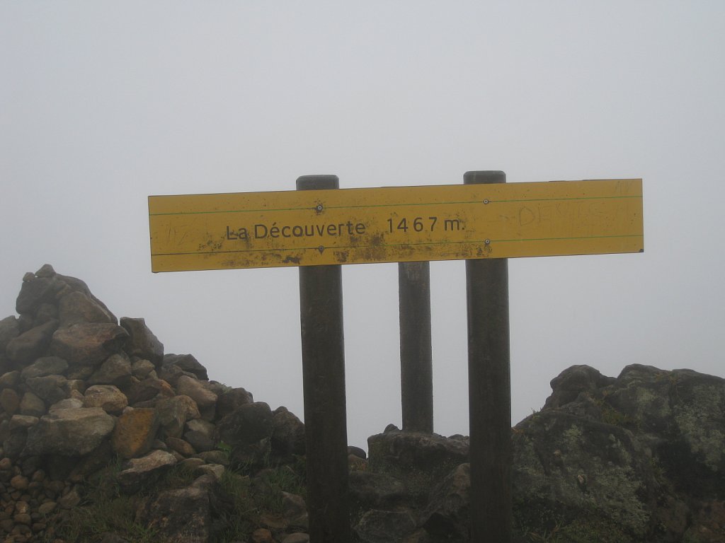 On the mountain peak "La Decouverte" of the vulcano La Soufrière