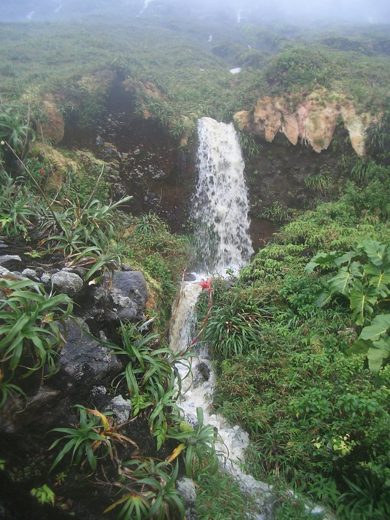 Strong cloudburst on the way down from the volcano La Soufrière