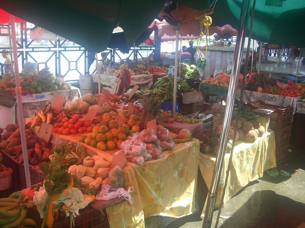 Market in Pointe-à-Pitre