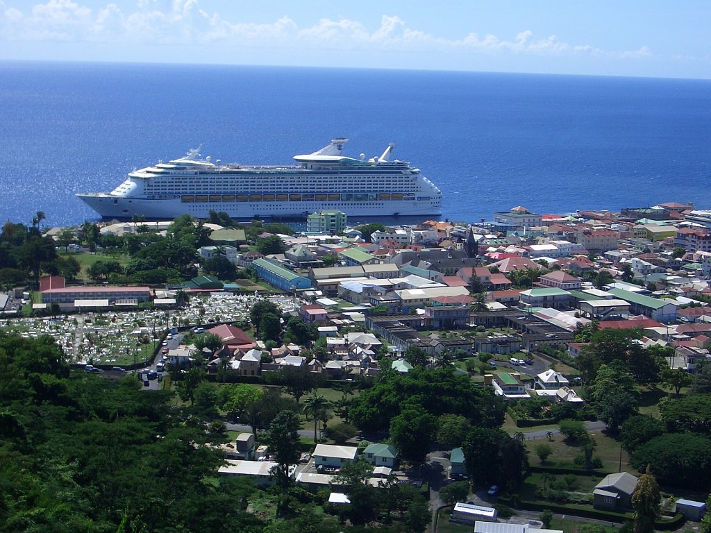 View from viewpoint "Morne Bruce" with the cruise ship "Adventure Of The Seas"