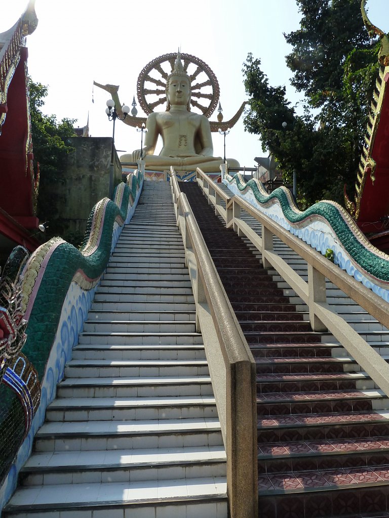 Golden Buddha statue at Wat Phra Yai