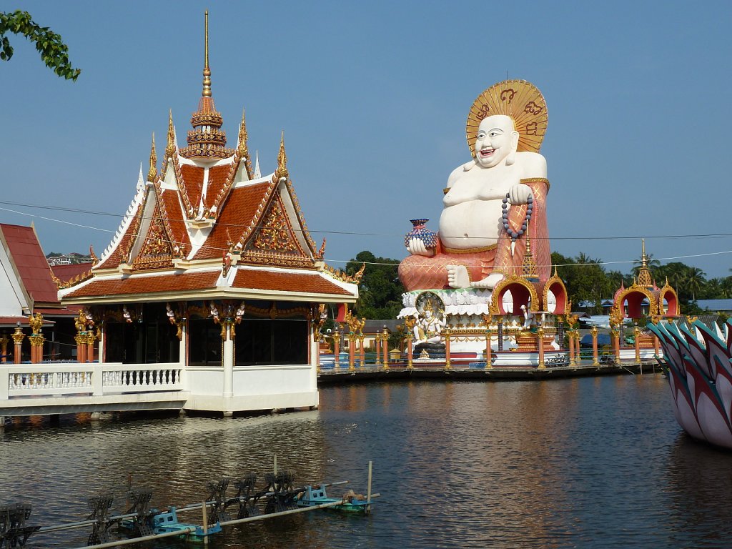 Wat Plai Laem