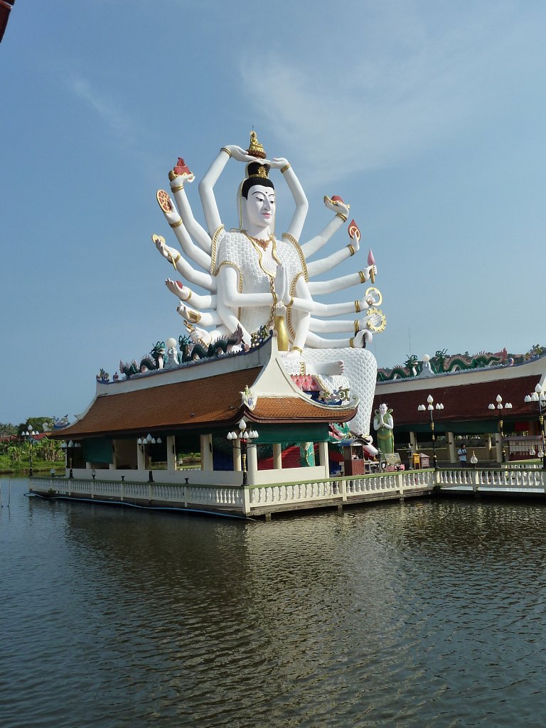Wat Plai Laem