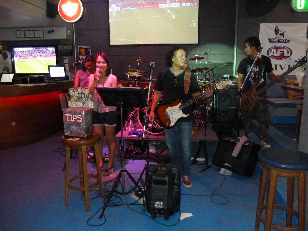Live music at Bondi Aussie Bar