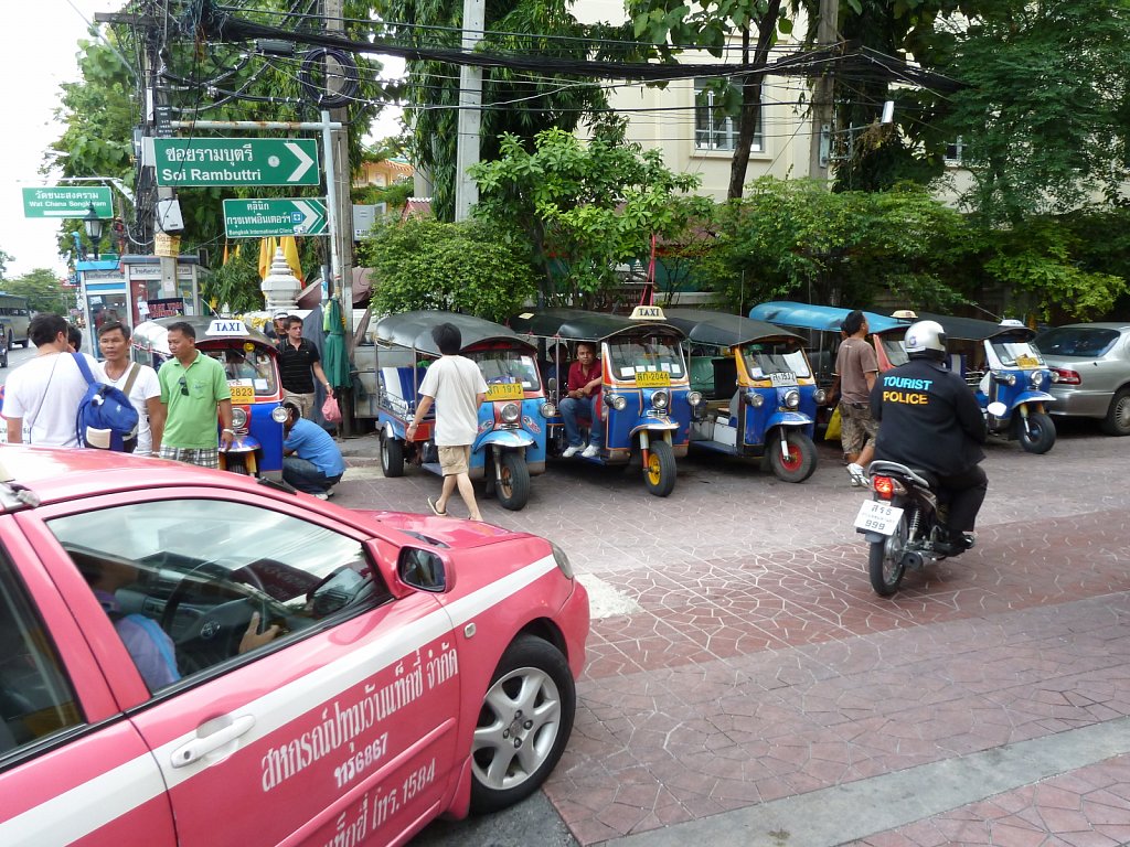 Tuktuks near Khosan road