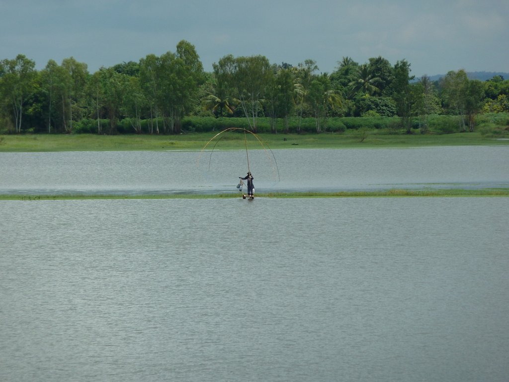 Fisherman at Huai Luang lake