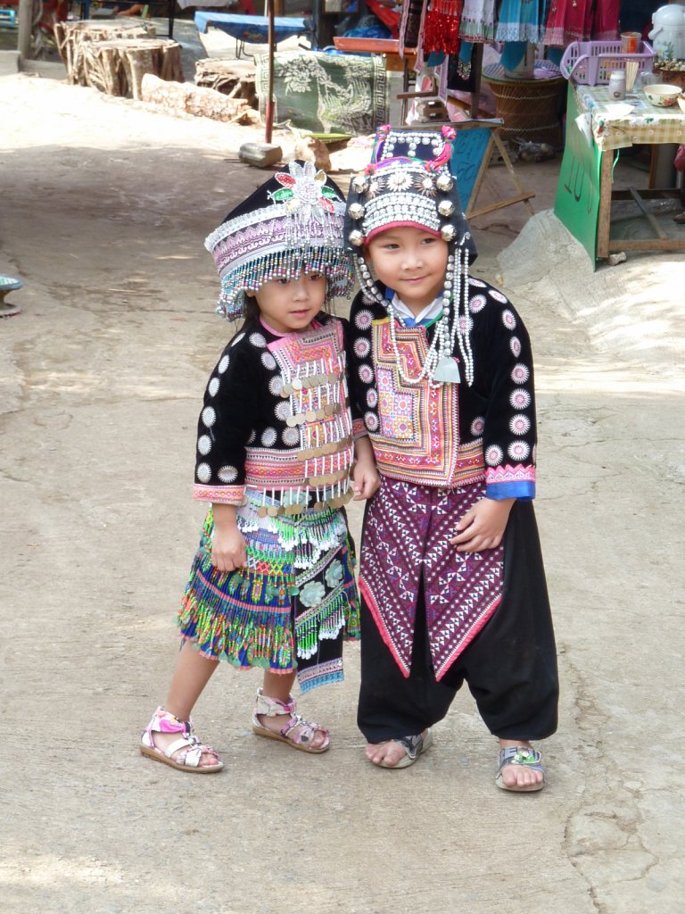 Kids in traditional Hmong cloths