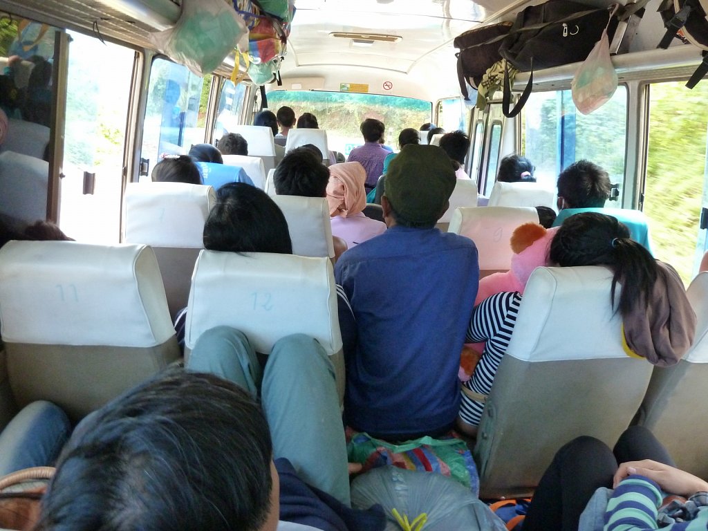 Crowded bus to Sam Neua (no VIP bus and Minivan anymore)