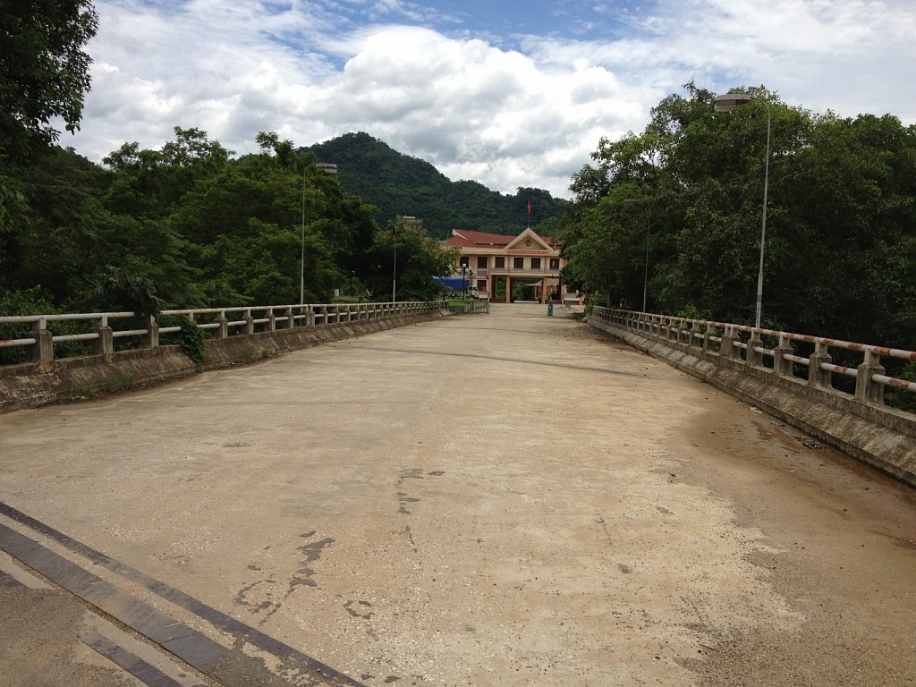 Border Laos - Vietnam  (Na Maew - Nam Xoi)
