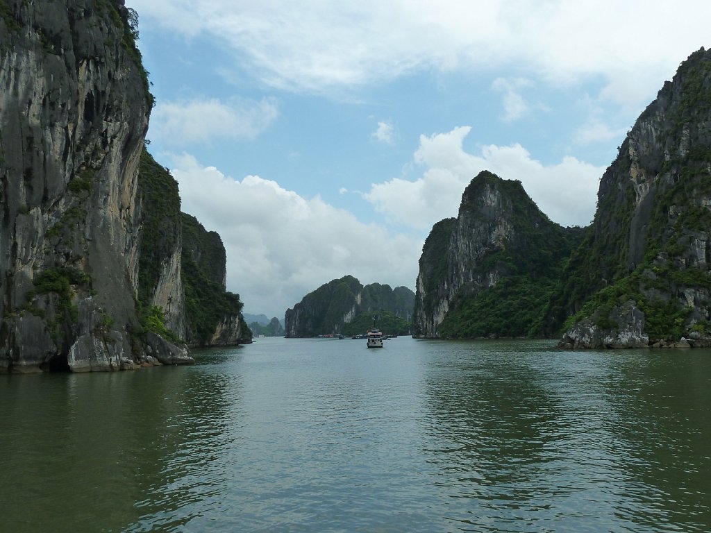 Boat trip to Halong Bay