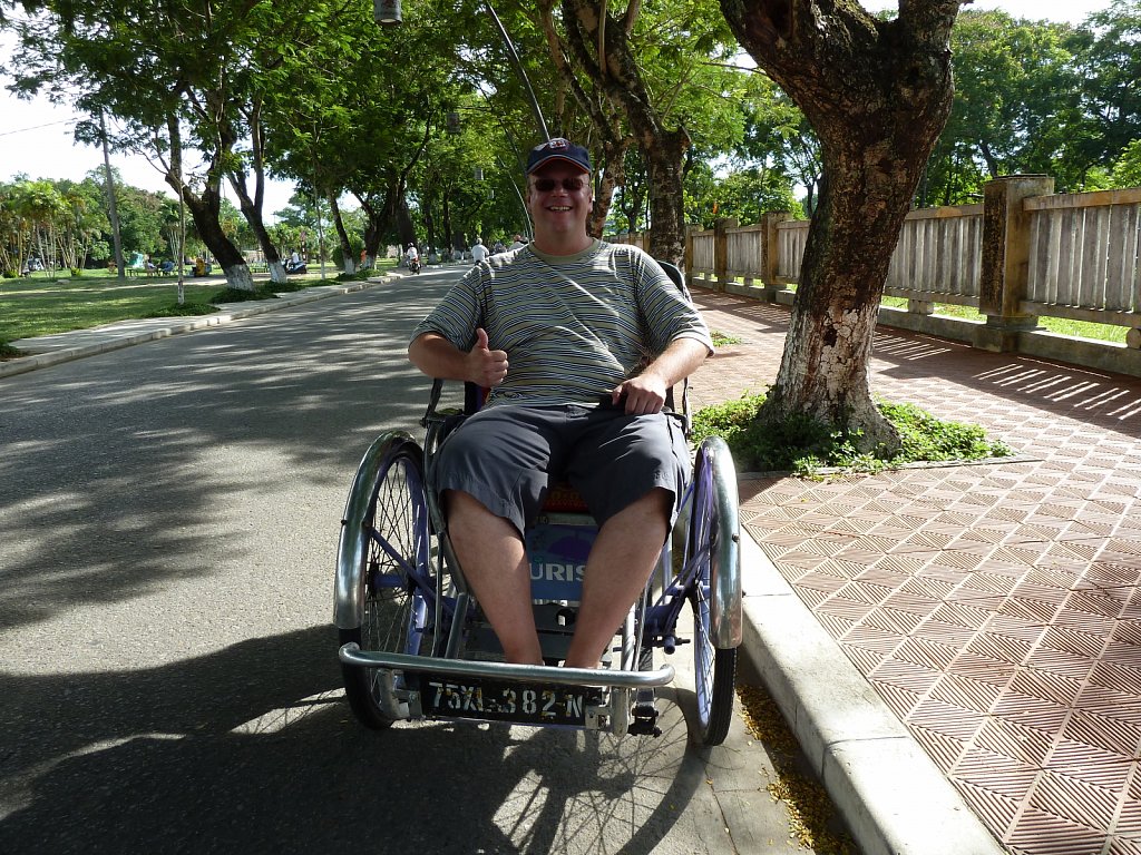 Cyclo tour around the Imperial City