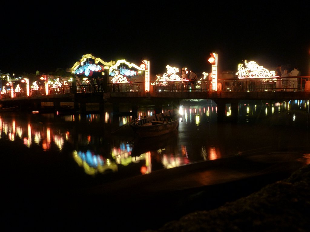 Bridge over Thu Bon River by night