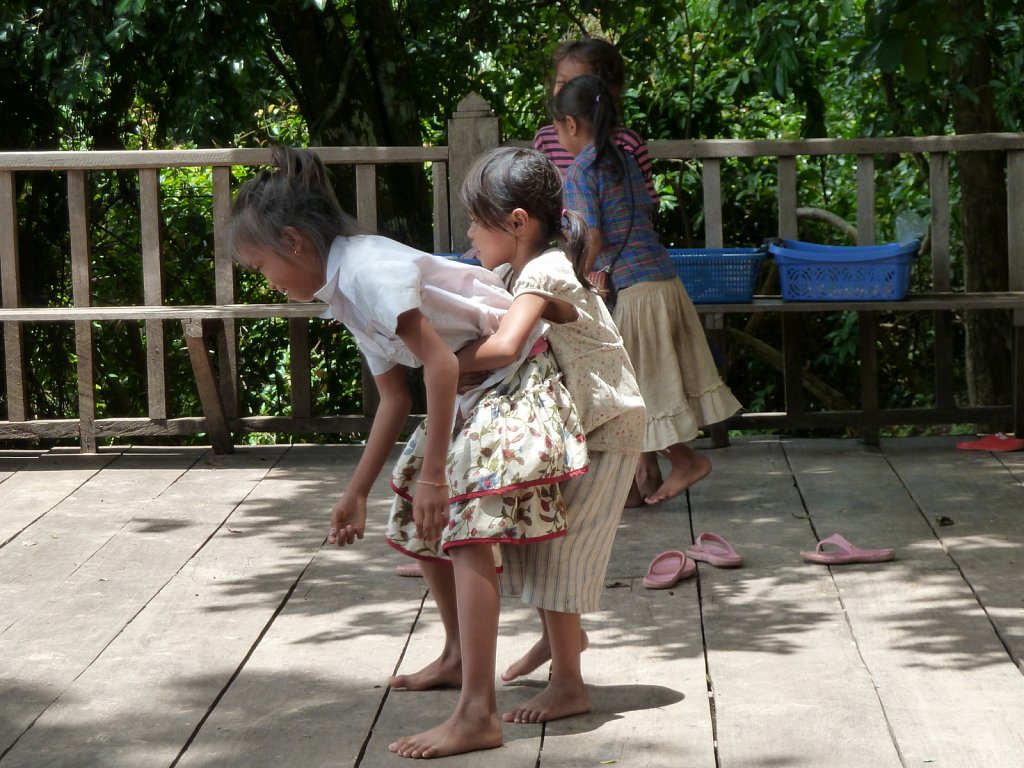 Playing children near Jayatataka Baray
