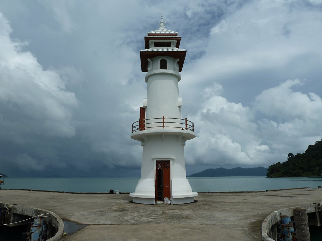 Bangbao Pier lighthouse