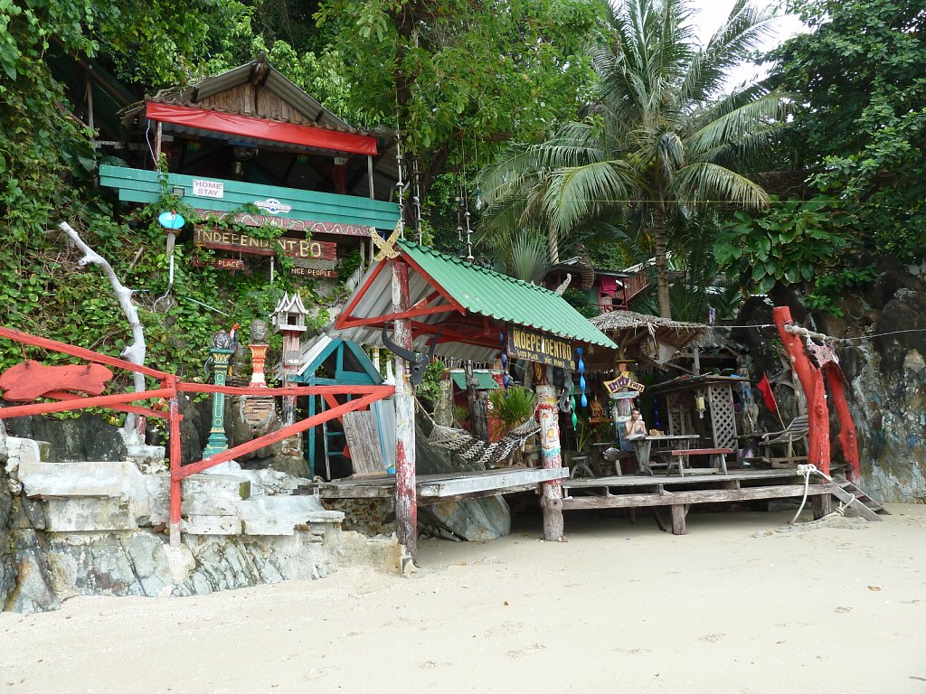Backpacker hotel in the North of White Sand beach