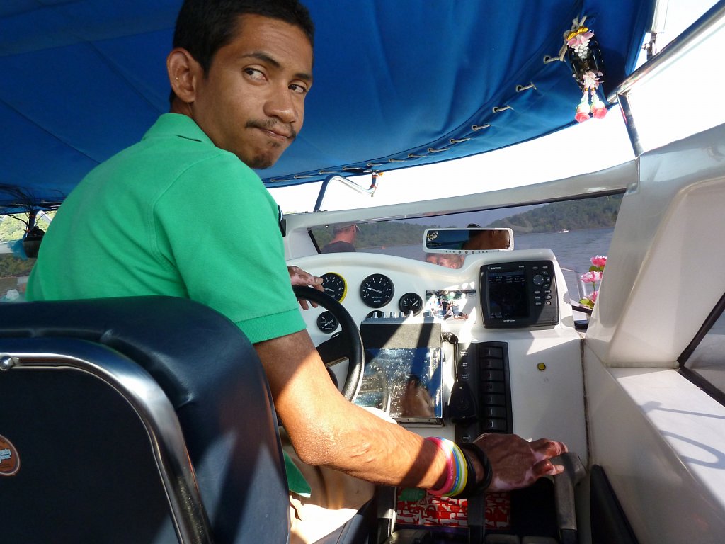 Day trip to Similian Islands: Captain of the speed boat