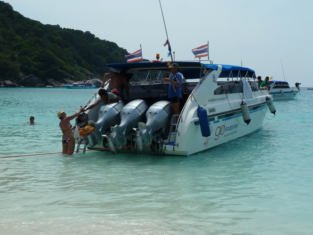 Speed boat