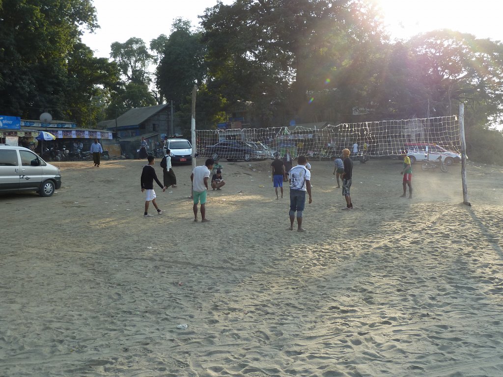 Volleyball players near the jetty of Nyaung-U