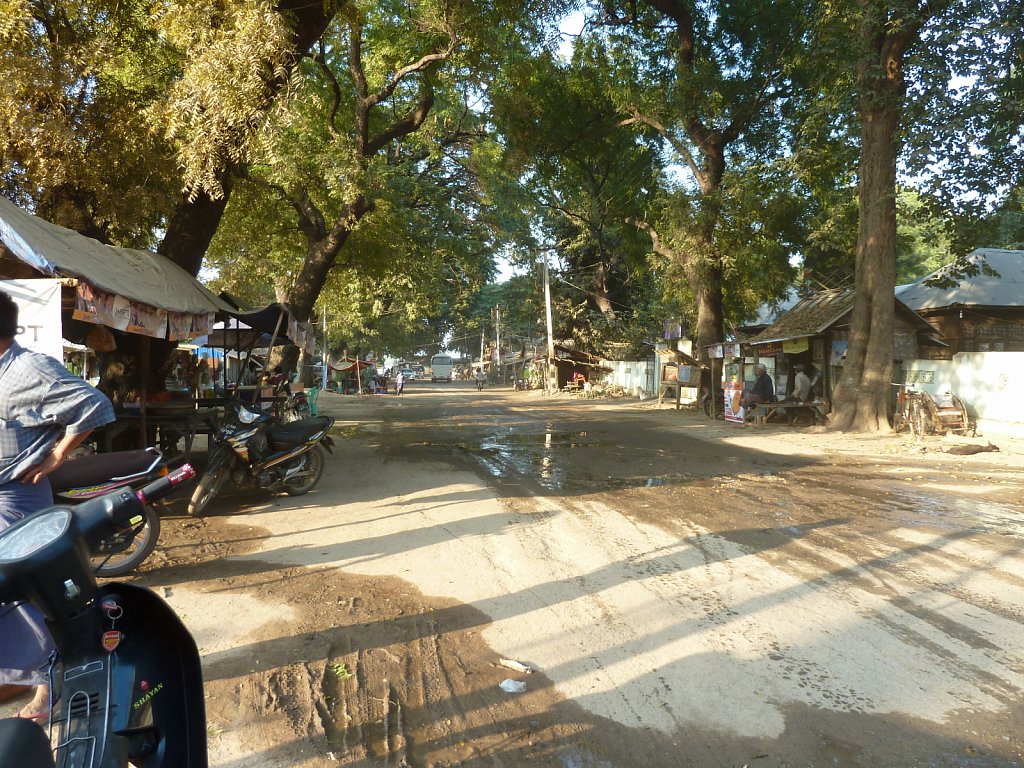 Road to the jetty of Nyaung-U