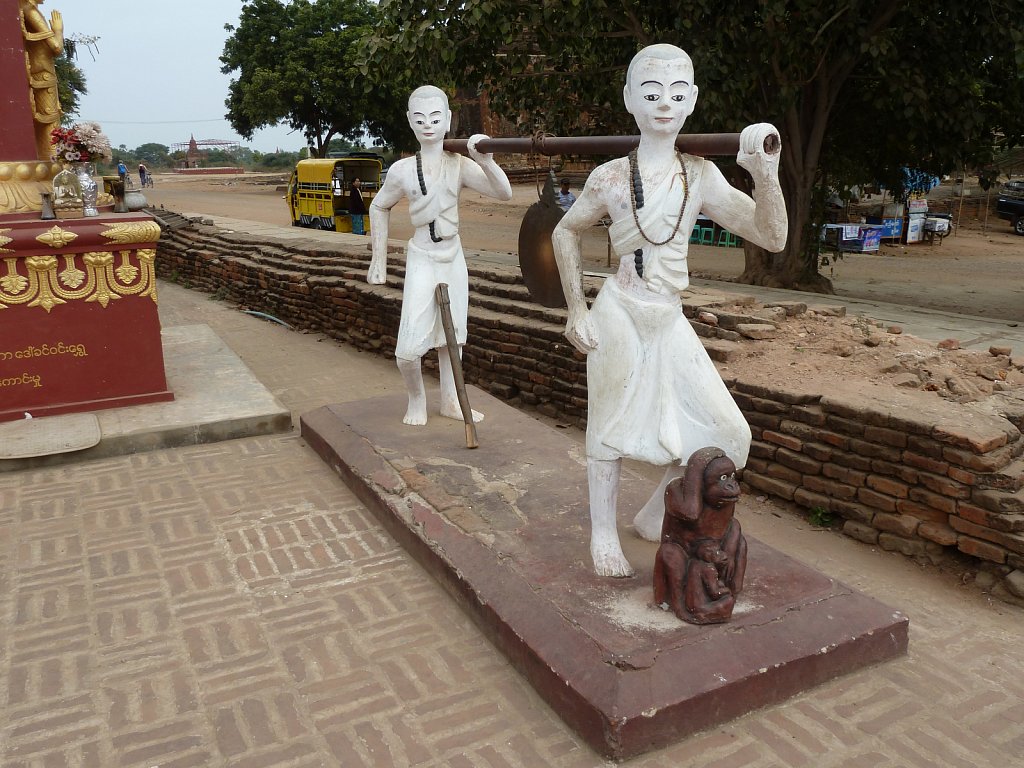 Statue at Alodaw Pyi Temple