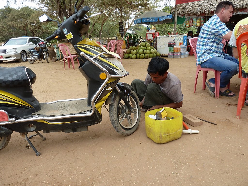 Broken tyre at Dhammayangyi Temple