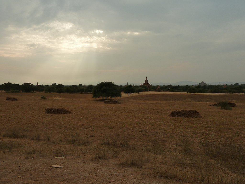 Bagan Archaeological Area - Sun breaks through the clouds
