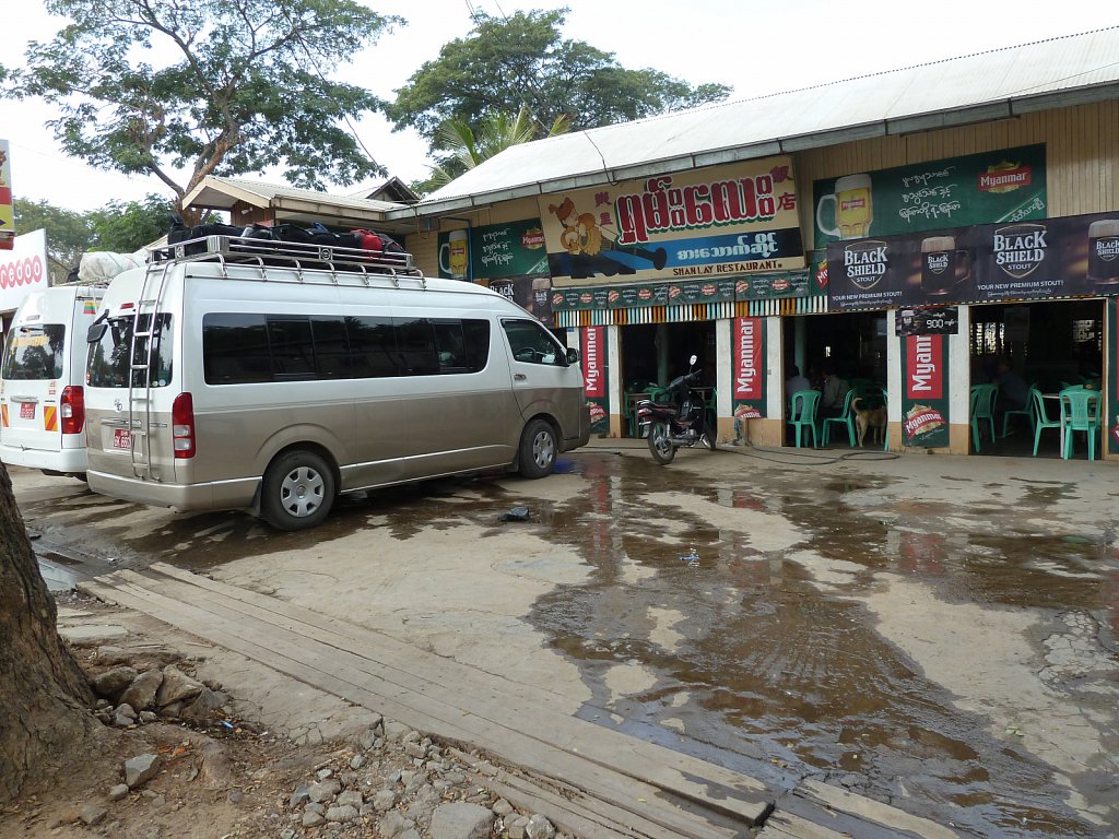 Stop on the way to Inle lake