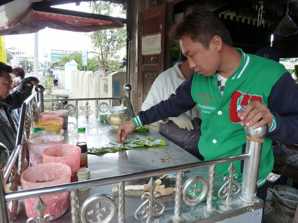 Kwun-ya (betel nut chewing) booth