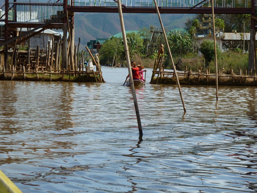 Inle lake: Floating village