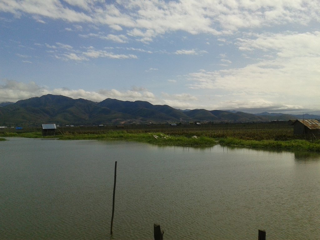 Inle lake lakeside