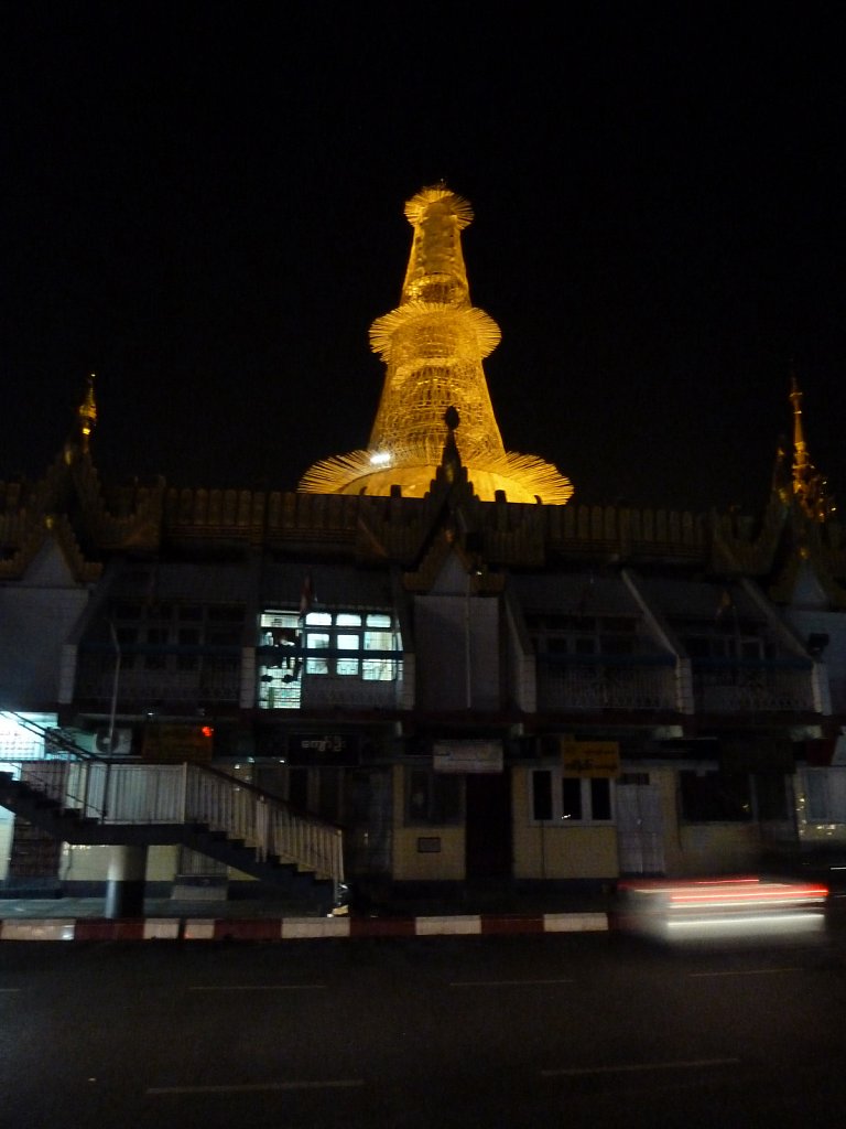 Sule Pagoda at night